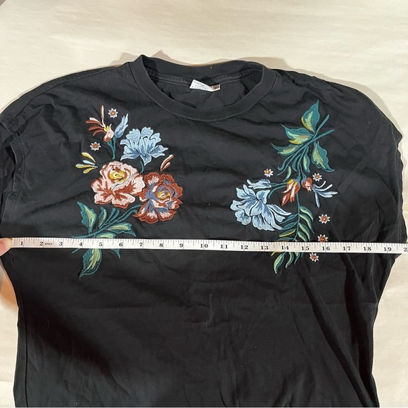 Moussy Black Tee with Floral Embroidery Boxy Sleeve Pleated Back Detail - Picture 8 of 9